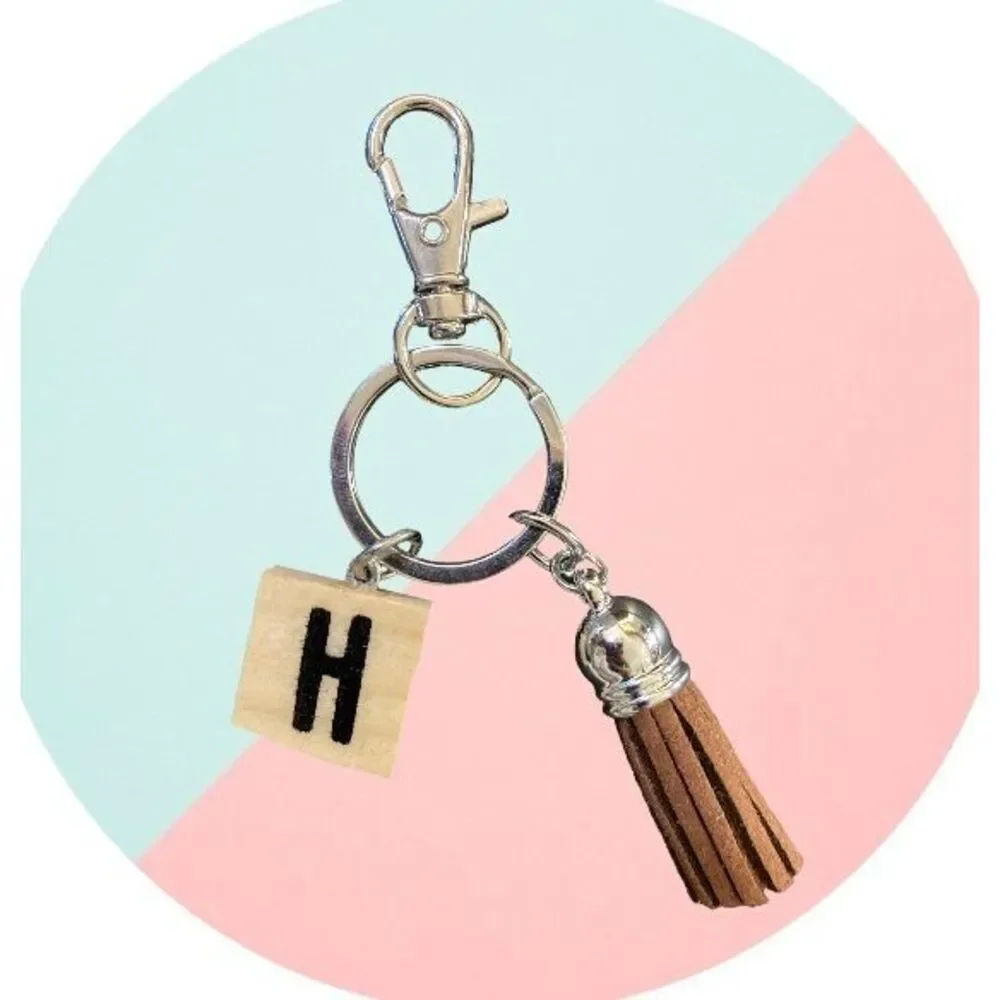 ☀️3/$9☀️ Wooden Letter “H” Tile Keychain